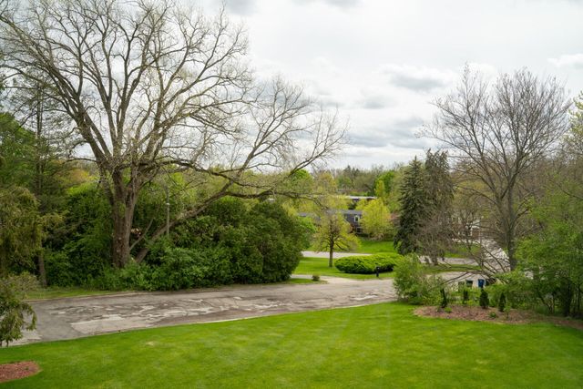 1360 Fairlane Drive, Ann Arbor, MI 48104