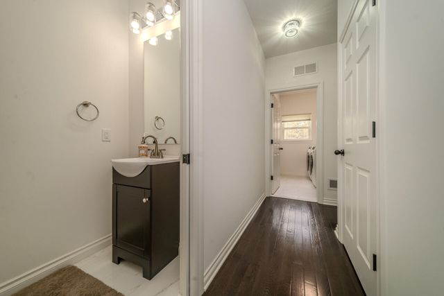 1360 Fairlane Drive, Ann Arbor, MI 48104