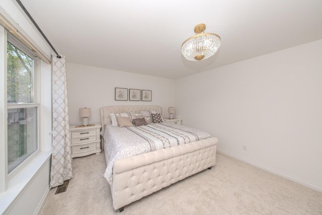 1360 Fairlane Drive, Ann Arbor, MI 48104