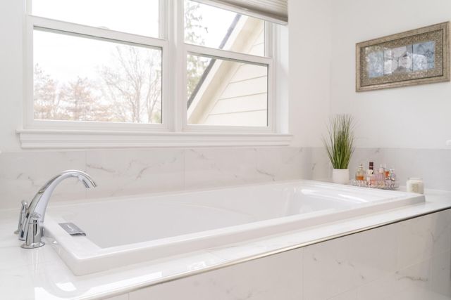 1360 Fairlane Drive, Ann Arbor, MI 48104