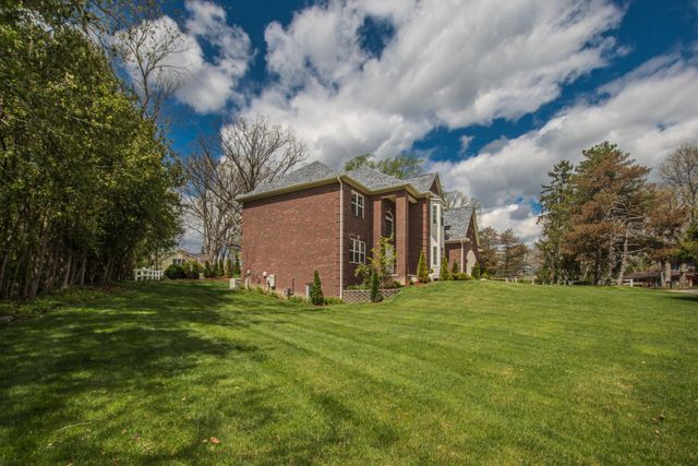 1360 Fairlane Drive, Ann Arbor, MI 48104
