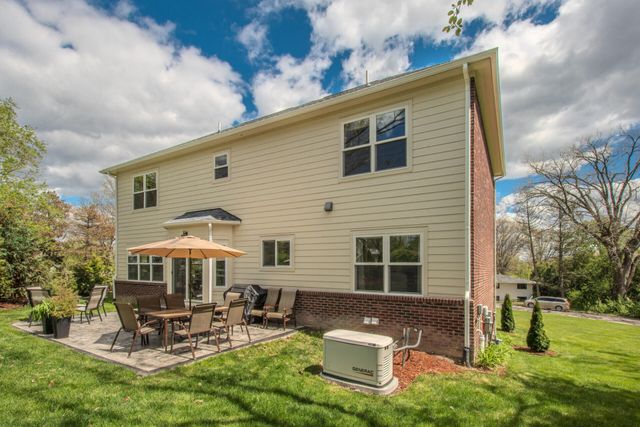 1360 Fairlane Drive, Ann Arbor, MI 48104