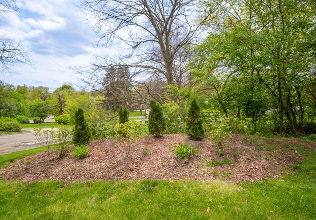 1360 Fairlane Drive, Ann Arbor, MI 48104