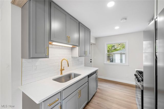 13410 Wainfleet Avenue, Cleveland, OH 44135