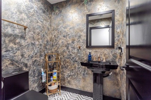 12608 Califa Street, Valley Village, CA 91607