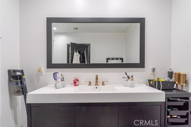 12608 Califa Street, Valley Village, CA 91607