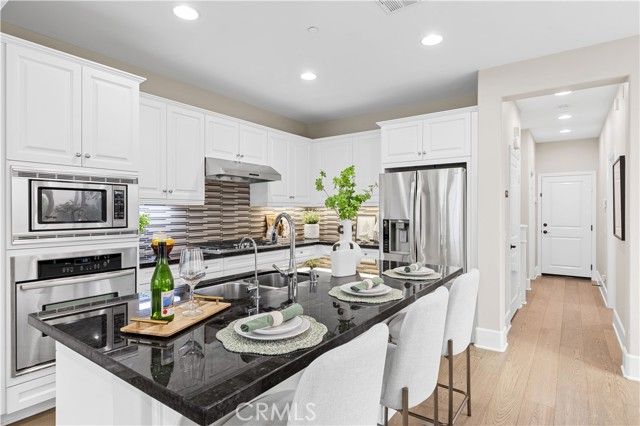 129 Pathway, Irvine, CA 92618