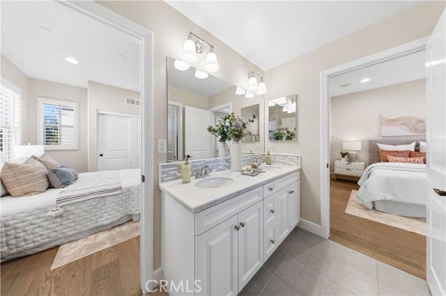 129 Pathway, Irvine, CA 92618