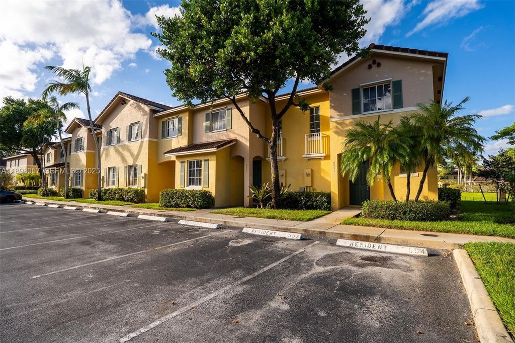 6051 SW 19th Place, North Lauderdale, FL 33068