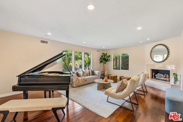 3592 Alana Drive, Sherman Oaks, CA 91403