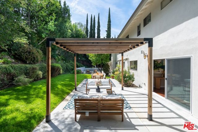 3592 Alana Drive, Sherman Oaks, CA 91403