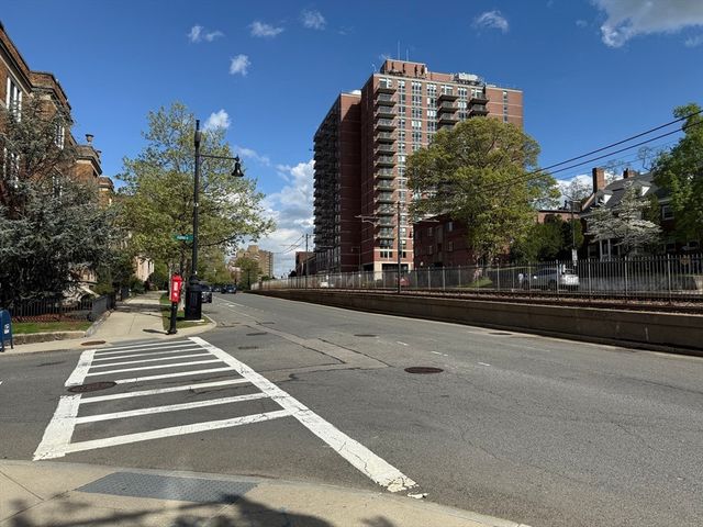 2031 Commonwealth 10, Boston, MA 02135