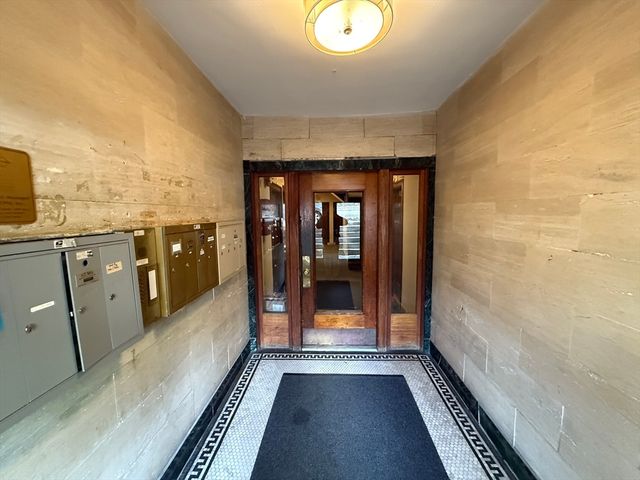 2031 Commonwealth 10, Boston, MA 02135