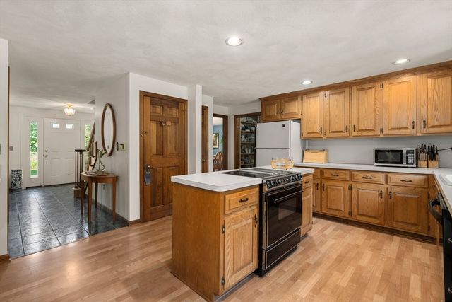 16 Parmenter Rd, Framingham, MA 01701