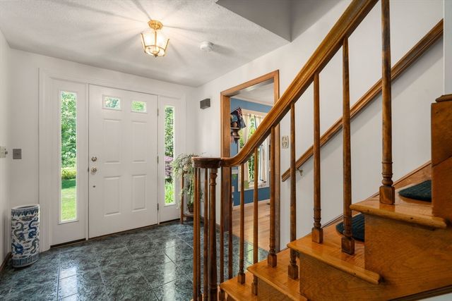 16 Parmenter Rd, Framingham, MA 01701