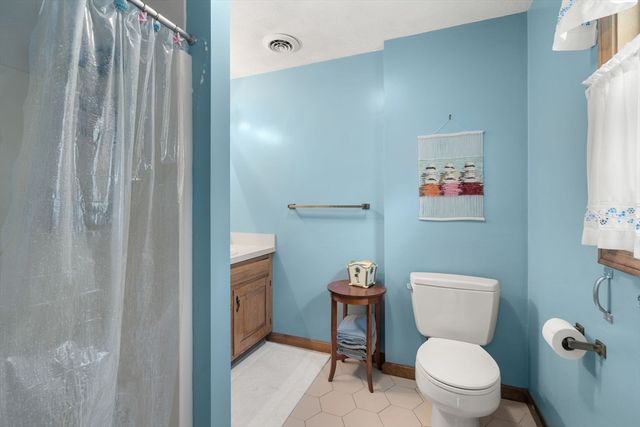 16 Parmenter Rd, Framingham, MA 01701