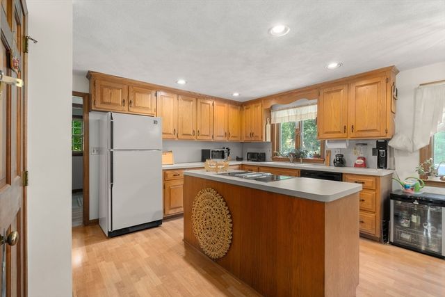 16 Parmenter Rd, Framingham, MA 01701