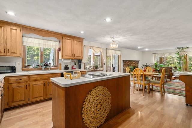 16 Parmenter Rd, Framingham, MA 01701