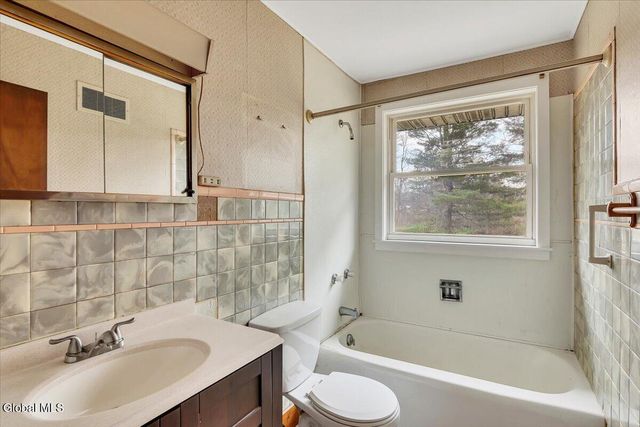 18 Walter Road, Brunswick, NY 12180