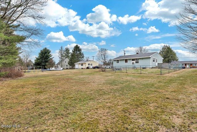 18 Walter Road, Brunswick, NY 12180