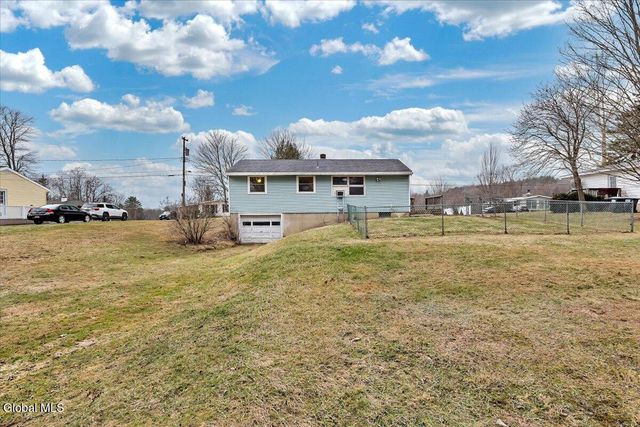 18 Walter Road, Brunswick, NY 12180