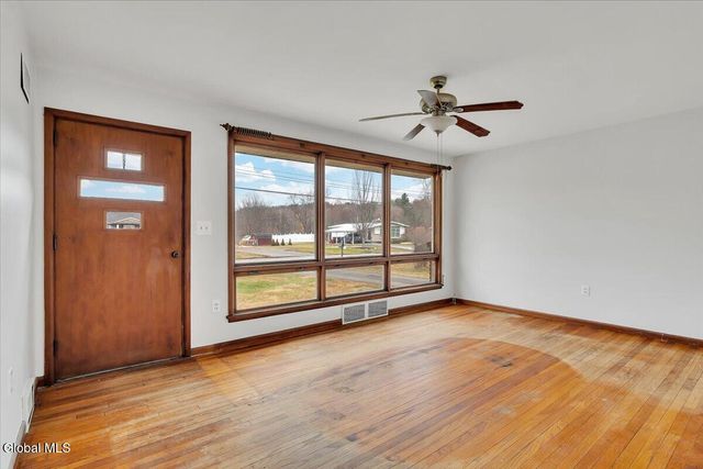 18 Walter Road, Brunswick, NY 12180