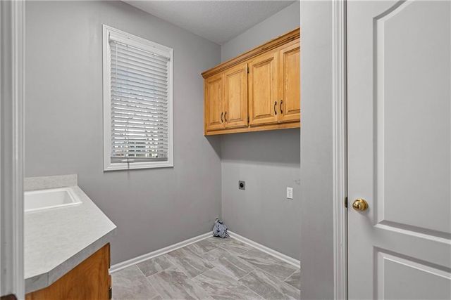 20823 W 94th Street, Lenexa, KS 66220