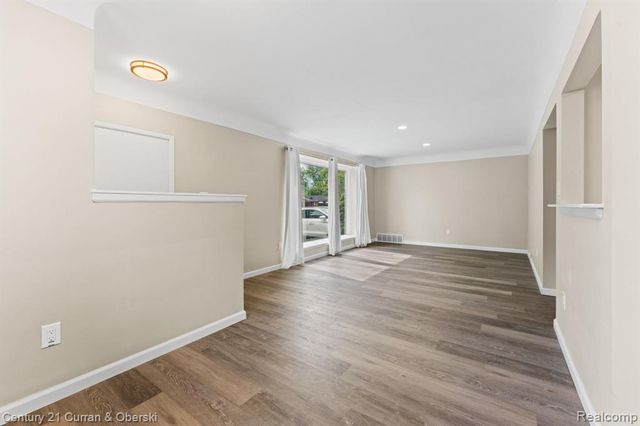 9077 Riverview Avenue, Redford, MI 48239