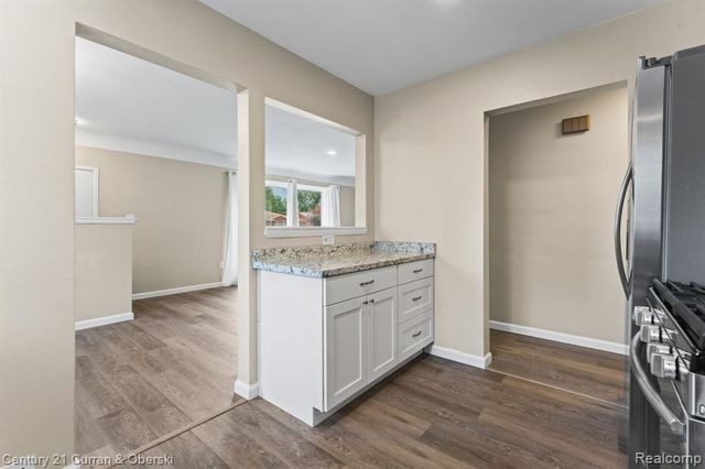 9077 Riverview Avenue, Redford, MI 48239