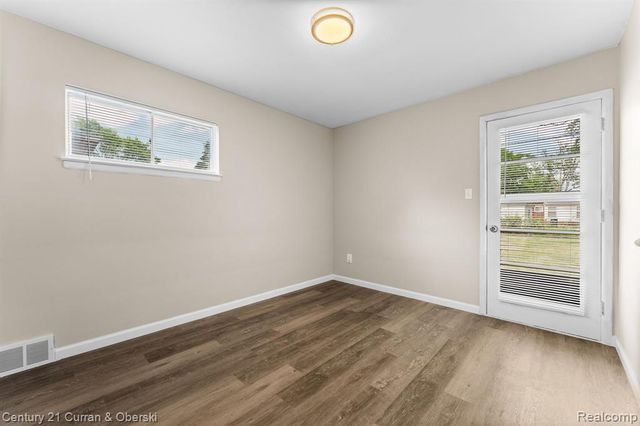 9077 Riverview Avenue, Redford, MI 48239