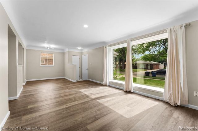 9077 Riverview Avenue, Redford, MI 48239