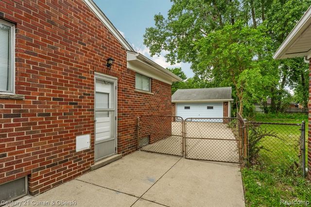 9077 Riverview Avenue, Redford, MI 48239