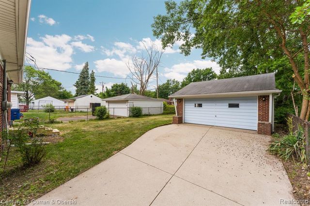 9077 Riverview Avenue, Redford, MI 48239