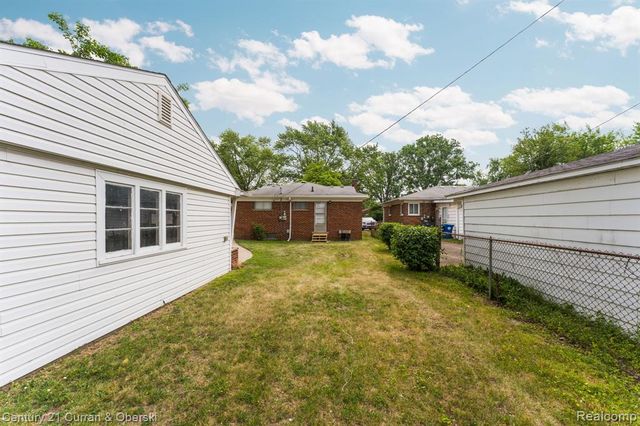 9077 Riverview Avenue, Redford, MI 48239