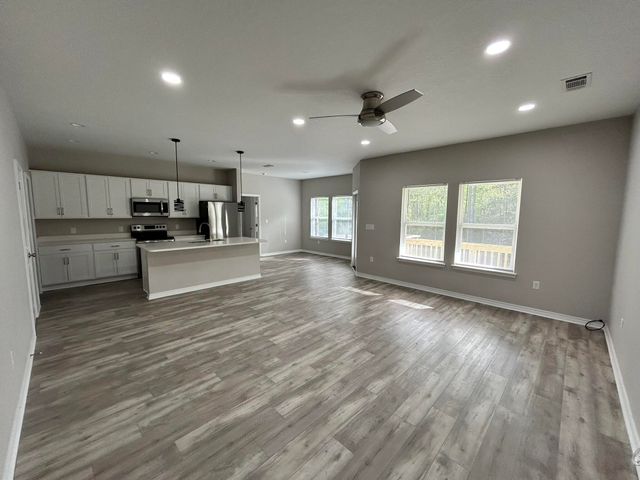 6737 Sarah Ann Way, Laurel Hill, FL 32567