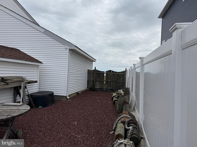 102 JEANNE DR, Manahawkin, NJ 08050