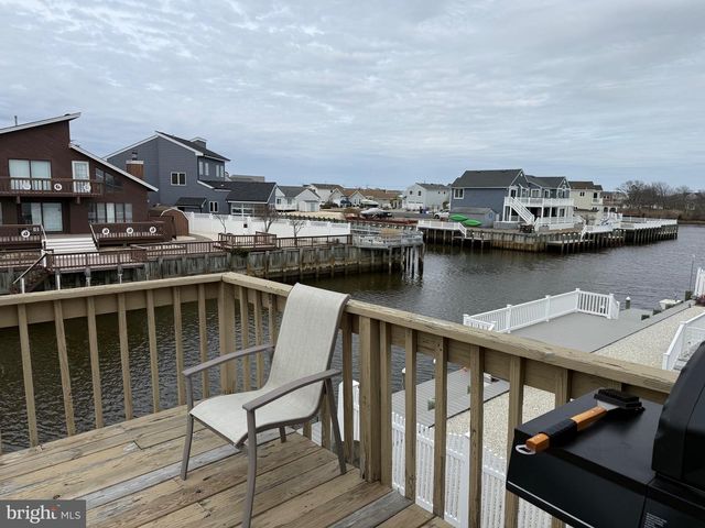 102 JEANNE DR, Manahawkin, NJ 08050