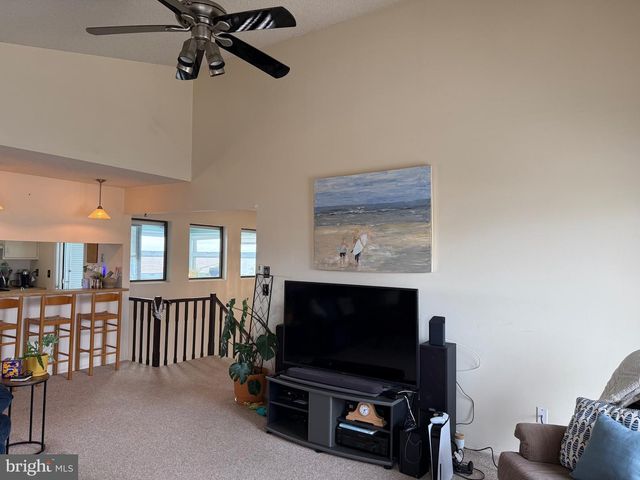 102 JEANNE DR, Manahawkin, NJ 08050