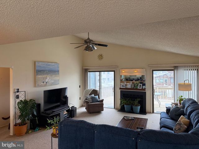 102 JEANNE DR, Manahawkin, NJ 08050