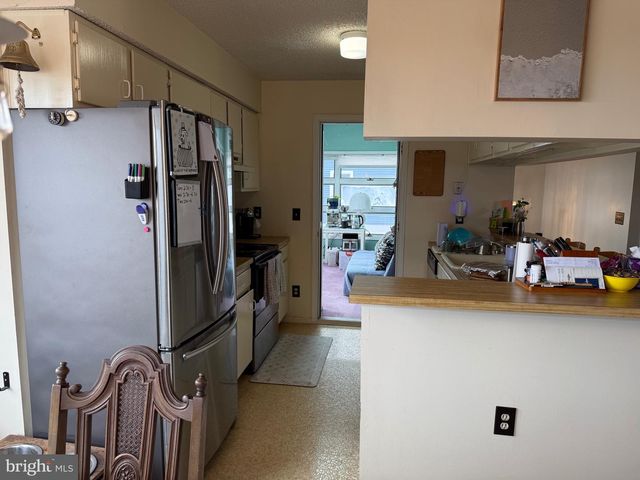 102 JEANNE DR, Manahawkin, NJ 08050