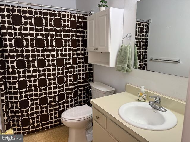 102 JEANNE DR, Manahawkin, NJ 08050