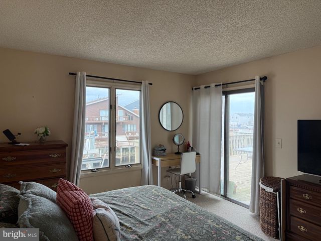 102 JEANNE DR, Manahawkin, NJ 08050