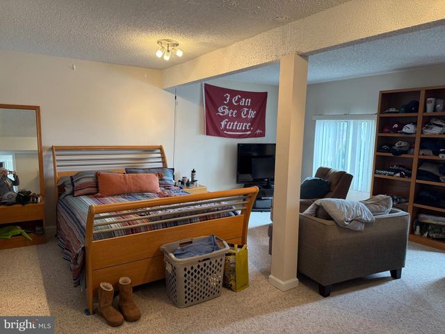 102 JEANNE DR, Manahawkin, NJ 08050