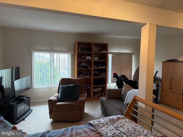 102 JEANNE DR, Manahawkin, NJ 08050