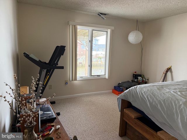 102 JEANNE DR, Manahawkin, NJ 08050