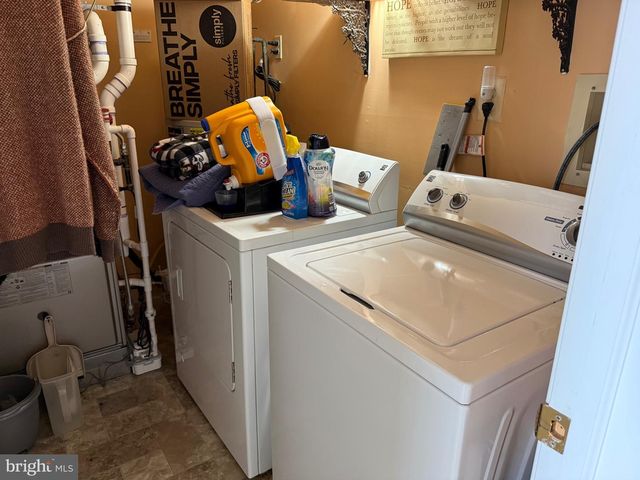 102 JEANNE DR, Manahawkin, NJ 08050