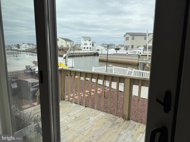 102 JEANNE DR, Manahawkin, NJ 08050