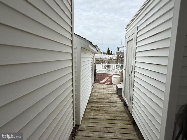 102 JEANNE DR, Manahawkin, NJ 08050