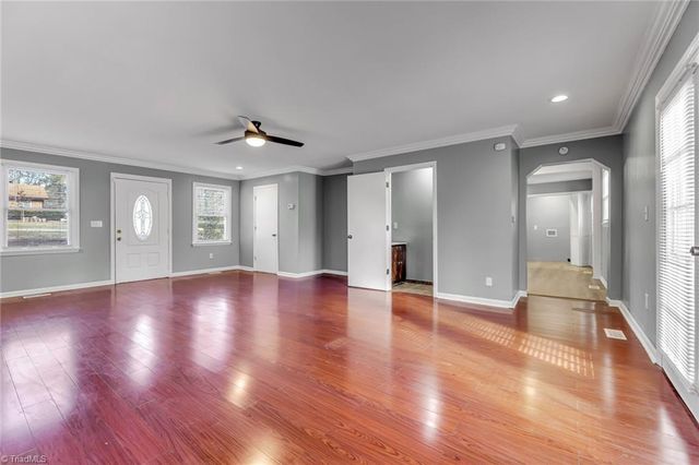 105 W Lakefield Drive, Greensboro, NC 27406