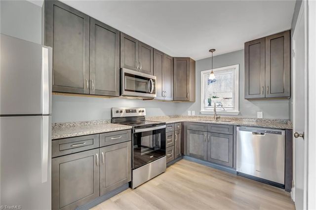 105 W Lakefield Drive, Greensboro, NC 27406